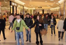 Mladi zamrznuti u Novom Sadu (video)
