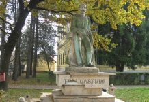 Po ko zna koji put: Oskrnavljen spomenik kralju Petru