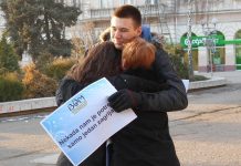 Ingyen osztottak öleléseket Óbecsén
