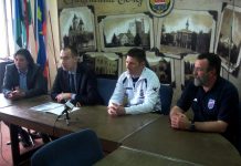 Seminar za fudbalske trenere u Bečeju Stevan Mojsilović u beloj trenerci Jagodine prilikom nedavnog boravka u Bečeju | Foto: Vlastimir Jankov