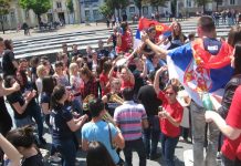 Poslednji maturantski štimung na aktuelnoj „Pogači“ Maturantsko veselje bečejskih gimnazijalaca | Foto: Vlastimir Jankov