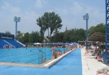 Sezona kupanja u kompleksu otvorenih bazena počinje u četvrtak Ovako je bilo lane oko olimpijskog bazena u Bečeju | Foto: Vlastimir Jankov