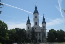 Bljesnuo simbol Svetog trojstva u Bečeju Velelepna crkva čeka završetak rekonstrukcije | Foto: Vlastimir Jankov