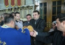 Predsednik opštine izabran za kuma bečejskog KUD „Đido“ Novi kum “đidovaca“ Dragan Tošić na rezanju slavskog kolača | Foto: Vlastimir Jankov