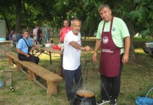 Četa mala, ali odabrana Pobednik Radovoje Jovanović u kecelji sa članovima svoje ekipe | Foto: Vlastimir Jankov