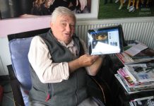 „Kalajdžija“ postao srpski štampar iz Toronta Đorđe Radonić je uz tablet u kontaktu s celim svetom | Foto: Vlastimir Jankov