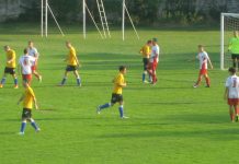 Fudbal: Za pehar Petrovoselci i Srbobranci Momenat s polufinalne kup utakmice Bečejaca i Srbobranaca | Foto: Vlastimir Jankov
