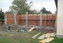 Četiri nove garaže u bečejskom Domu zdravlja U toku je izgradnja garaža za sanitetska vozila | Foto: Vlastimir Jankov