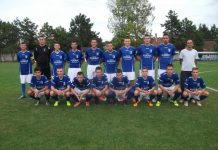 Fudbal: Samo se „mladostaši“ radovali Kompletan igrački pogon Vojvodine s trenerom Zoranom Sofrenovićem | Foto: Vlastimir Jankov
