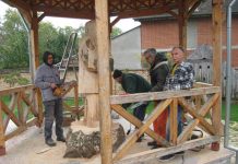 Rade kip slikara Mora Tana Već se naziru konture kipa | Foto: Vlastimir Jankov