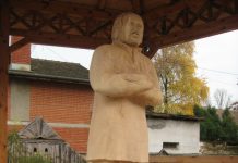 Drvorezbari uradili kip znamenitog pretka slikara