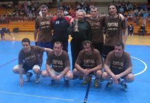 Početak Zimskog turnira u malom fudbalu pomeren za jedan dan Pobednici u veteranskoj konkurenciji lanjskog turnira | Foto: Vlastimir Jankov