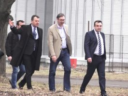 Vučić na otvaranju novog pogona kompanije Knot Autofleks Jug u Bečeju