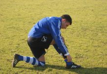 Fudbal: U kupu protiv Srbobranaca Nenad Stoisavljević je zbog povrede pre vremena napustio teren u Srpskom Miletiću | Foto: Vlastimir Jankov
