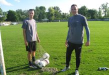 Fudbal: Veća želja domaćina presudila Marko Živkov (desno) je primio prvi golu nastavku i otišla su tri boda | Foto: Vlastimir Jankov