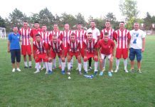 Fudbal: Mirovala mreža „hajduka“ Pobednička ekipa Hajduka iz Čuruga s peharom | Foto: Vlastimir Jankov
