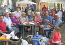 Udaraju po kralju i žandaru svakog petka od šest popodne Samo na Dan sela dozvoljeno je prisustvo ženama | Foto: Vlastimir Jankov