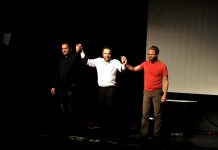 Završen peti bečejski festival monodrame – Be:femon Ozren Grabarić (u sredini) sa saradnicima na predstavi | Foto: Nenad Sretenović