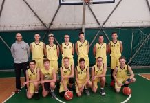 Košarka: Samo devojčice domaćini Od četiri bečejske košarkaške selekcije, samo će mlađe pionirke Bečeja igrati kod kuće. Rivalke će im biti vršnjakinje subotičkog Spartaka, a utakmica se igra u subotu pod krovom „hrama sportova“ s početkom u 11.15 sati. Istog dana u prepodnevnim satima igraće i dve muške selekcije KK Bečej u okviru WIBA lige. Prioniri se u 10 sati sastaju sa vršnjacima KK Elemir Naftagas, a utakmica kadeta protiv Veternika počinje samo 15 minuta kasnije. Obe utakmice igraju se u dve različite sale novosaskog SC „Dejan Sremčević“. Najzad, seniori KK Tisa gostuju u nedelju u Crvenki i od 20.30 sati sastaju se sa istoimenom ekipom. Biće to okršaj devetog kola Prve vojvođanske lige – sever S. Imajući u vidu da Crvenčani u dosadašnjem toku aktuelne sezone nisu uknjižili nijednu pobedu, prilika je to da Bečejci prekinu seruju od tri uzastopna poraza i zabeleže petu pobedu u sezoni. Podsetimo, Tisi su krenula kola nizbrdo pre tri kola u Sivcu, gde su uzgubili rezultatom 69:101, zatim su dva puta pred svojim navijačima uknjižili poraze i to od zrenjaninskog Petrovgrada (64:81) i minule nedelje novosadske Slobode (54:90).