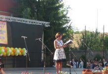 Direktorka OŠ „Zdravko Gložanski“ u Bečeju Suzana Đukić podnela ostavku Suzana Đukić na lanjskoj svečanosti povodom završetka školske godine | Foto: Vlastimir Jankov