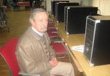 Dušan Džigurski (71) lanjski „najčitalac“ bečejske biblioteke Dušan Džigurski uz kompjuter u bečejskoj biblioteci | Foto: Vlastimir Jankov