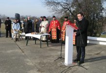 Komemoracijom i parastosom obeležen završetak Velike racije 1942. godine Obraćanje predsednika opštine Bečej Dragana Tošića | Foto: Vlastimir Jankov