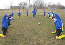 Fudbal: Revanš Velikoselaca Hladno vreme je zahtevalo dobro zagrevanje pre utakmice | Foto: Vlastimir Jankov