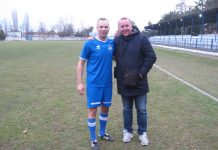Adil Husanović (54) po mnogo čemu jedinstven fudbaler na našem prostoru Mnogi žele da se uslikaju sa čičicom u kopačkama | Foto: Vlastimir Jankov