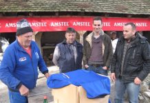 Fudbal: Međunarodna prijateljska utakmica u Bačkom Gradištu Poklon po meri pre utakmice | Foto: Vlastimir Jankov