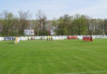 Fudbal: Bečejci u kratkom vremenskom roku nisu po drugi put savladali Bačku Utakmica je počela minutom ćutanja, čime je odata poslednja počast dr Ivanu Žikiću | Foto: Vlastimir Jankov
