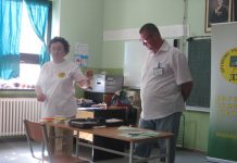 Savladana tehnika izrade cveća Tema drugog Bečejskog origami susreta bio je cvet | Foto: Vlastimir Jankov