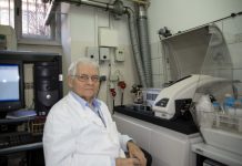 Laslo Šipoš: Priznanje za naučni rad Prof. dr Laslo Šipoš i dalje radi u univerzitetskoj laboratoriji