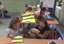 Počela nova školska godina: prvacima podeljeni paketići