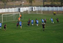 Fudbal: Od gotovog napravili veresiju Uzalud je kazneni prostor gostiju bio pun igrača, kada se njihova mreža zatresla samo jedanput | Foto: Vlastimir Jankov