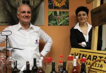 „Vino i med“: Povezivanje proizvođača i potrošača Vinari su zadovoljno trljali ruke... | Foto: Vlastimir Jankov