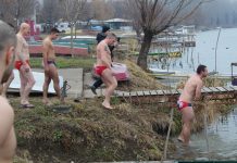 Bečejci samoinicijativno održavaju bogojavljensku tradiciju Ovako je počelo ... | Foto: Vlastimir Jankov