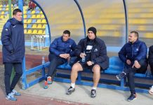 Fudbal: Nema vremena za slavlje Šef stručnog štaba Bečejaca Dušan Bajić u društvu sa saradnicima Daliborom Novčićem, Milošem Andrićem i Markom Bojadžijom | Foto: Vlastimir Jankov