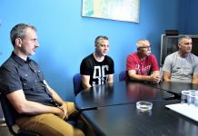 Fudbal: OFK Bečej 1918 predstavio novog šefa stručnog štaba Predsednik OFK Bečej 1918 Zoltan Gujaš, novi šef struke Milan Belić, potpredsednik Nedeljko Vasić i sportski direktor Miloš Andrić | Foto: Vlastimir Jankov