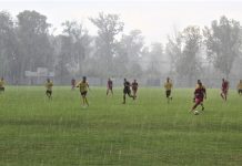 Fudbal: Provala oblaka prekinula utakmicu Bečejaca i Prigrevčana Igralo se po pravoj provali oblaka... | Foto: Vlastimir Jankov