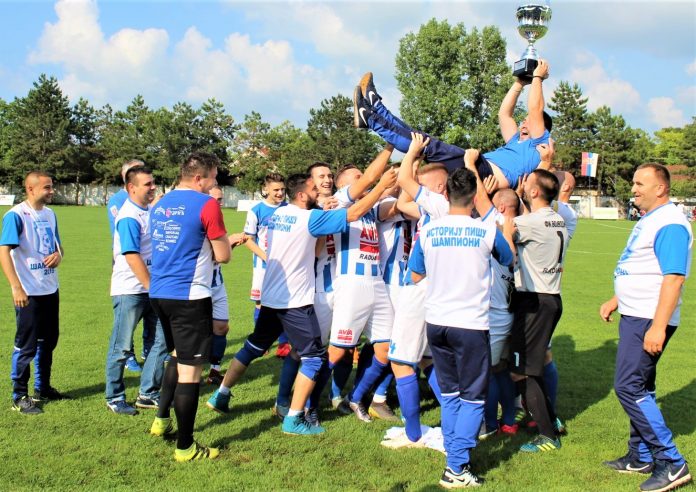 Trener Lazar Dabižljević i igrači su na istoj talasnoj dužini Trener Lazar Dabižljević i igrači su na istoj talasnoj dužini