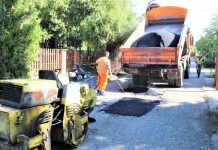 „Briga“ o bečejskoj ulici Stevana Doronjskog za Riplija Krpljenje rupa kolovoza u Ulici Stevana Doronjskog traje četiri decenije | Foto: Vlastimir Jankov