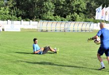 Fudbal: Cilj je izbeći poraz Golman Bečejaca Dušan Vojvodić s trenerom golmana Draganom Leskovcem i sportskim direktorom Milošem Andrićem