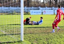 Fudbal: OFK Bečej 1918 – Radnički 1912 3:1 (2:1) Golman Pavasović je za malo bio brži od Kobiljskog