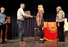 Završen 11. Festival komedije „Jovan Knežević Caca“ u Novom Bečeju Sa dodele nagrada na ovogodišnjem Festivalu komedije u Novom Bečeju