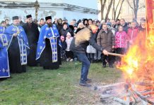 Pravoslavni hramovi u bečejskoj opštini tradicionalno obeležili Božić Crkveni badnjak zapalio je kum Zoran Popov