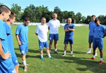 Fudbal: Srpskoligaš sa Tise počinje pripreme 20. januara Sportski direktor Bečejaca Miloš Andrić (u sredini) na letošnjim pripremama