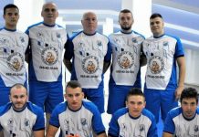 Kuglanje: „Sledi pehar, a nama kuglana nedostaje!“ kuglaši Vojvodine iz Bačkog Gradišta: M. Erdeljan, I. Vojnović, Kaćanski, S. Vojnović, V. Erdeljan (stoje), Vukadinov, Kurcinak, Radatovič i Ćosić (čuče) FOTO: KK Vojvodina