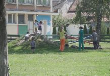 U julu i avgustu duplo manje dece u vrtiću nego prošlog leta