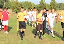 Fudbal: Pretposlednje kolo jesenje polusezone međuopštinske lige Pred početak utakmice kraj Tise između Jedinstva i Tomislavca