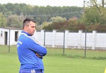 Fudbal: Bečejci žele da povežu tri utakmice bez poraza Šef stručnog štaba Bečejaca Strahinja Vasković prati trening